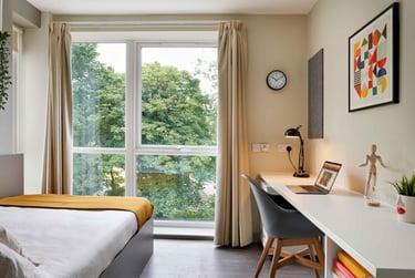 standard En-suite at Saw Mill, King's Mill Lane, City Centre, Huddersfield, HD13AN - Image 4