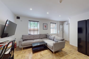 6 bed house, Lenton Boulevard, Lenton, Nottingham, NG72ET - Image 1