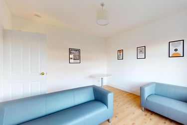 4 bed house, Rolleston Drive, Lenton, Nottingham, NG71JW - Image 2