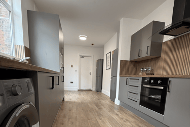 6 bed house, Lambert Street, Newland, Hull, HU52SH - Image 1