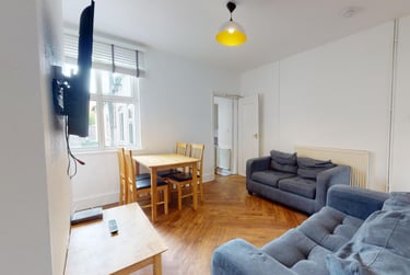 4 bed house, Rosebery Street, City Centre, Loughborough, LE115DX - Image 2