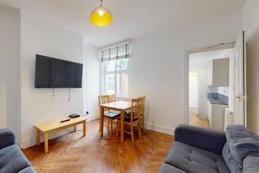 4 bed house, Rosebery Street, City Centre, Loughborough, LE115DX - Image 1