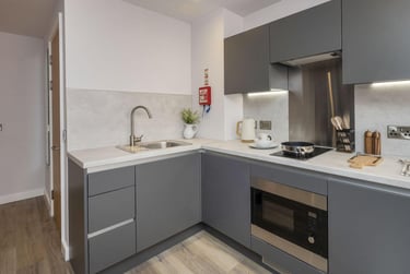 Classic Studio at Headrow Court, Park Cross Street, Hyde Park, Leeds, LS12QJ - Image 6