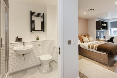 Deluxe Studio at Headrow Court, Park Cross Street, Hyde Park, Leeds, LS12QJ - Image 4