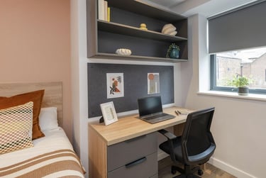 Deluxe Studio at Headrow Court, Park Cross Street, Hyde Park, Leeds, LS12QJ - Image 5