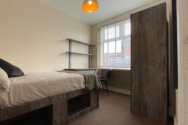 4 bed house, Rosebery Street, City Centre, Loughborough, LE115DX - Image 1