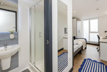 8 Bed Premium En-suite at Innovo House, 60 Devon Street, Low Hill, Liverpool, L38AJ - Image 3