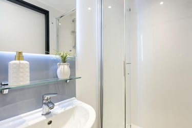 8 Bed Premium En-suite at Innovo House, 60 Devon Street, Low Hill, Liverpool, L38AJ - Image 5