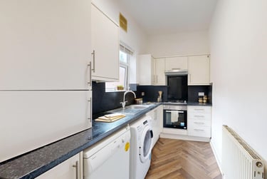 5 bed house, Regent Park Avenue, Rampart Road, Leeds, LS62AU - Image 3