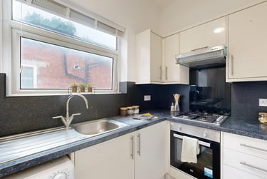 5 bed house, Regent Park Avenue, Rampart Road, Leeds, LS62AU - Image 4