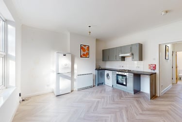 3 bed house, The Village Street, Burley, Leeds, LS42PR - Image 2