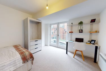4 bed house, Yalta Court, Woodhouse, Leeds, LS29AG - Image 1