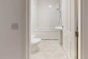4 bed house, Yalta Court, Woodhouse, Leeds, LS29AG - Image 11