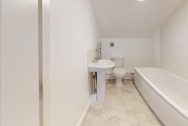 4 bed house, Yalta Court, Woodhouse, Leeds, LS29AG - Image 12