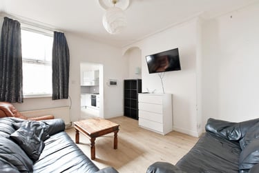 6 bed house, Cowlishaw Road, Sharrowvale, Sheffield, S118XE - Image 2