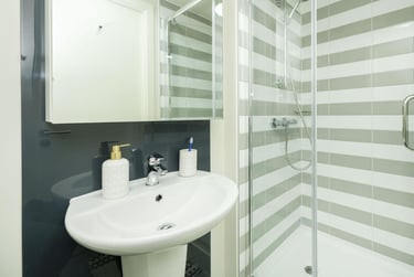 Studio Plus Fourth Floor - Image 3