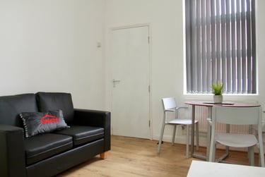 4 bed house, West Avenue, Clarendon Park, Leicester, LE21TS - Image 2
