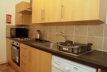 2 bed house, Queens Road, Clarendon Park, Leicester, LE21TT - Image 1