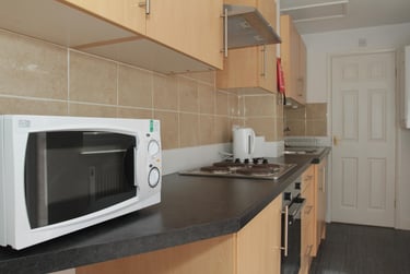 2 bed house, Queens Road, Clarendon Park, Leicester, LE23FS - Image 1