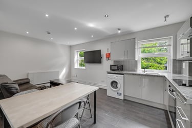 3 bed house, Broomhall Court, Broomhall, Sheffield, S102DN - Image 2