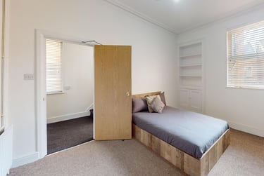 6 bed house, Lenton Boulevard, Lenton, Nottingham, NG72EN - Image 2
