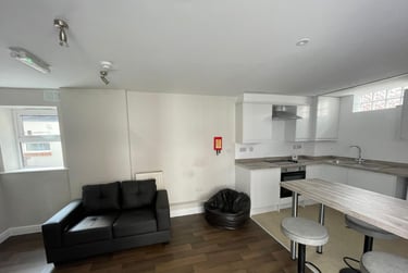 6 bed house, Cherry Street, Heeley, Sheffield, S24FF - Image 1