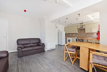 5 bed house, Lancing Road, Highfield, Heeley, Sheffield, S24ET - Image 2