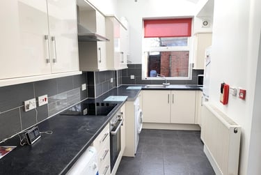 5 bed house, Vincent Road, Highfield, Sheffield, S71BY - Image 1