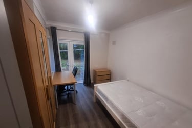 5 bed house, Oundle Drive, Lenton, Nottingham, NG81BN - Image 3