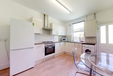 3 bed house, Shoreham Street, Heeley, Sheffield, S24FE - Image 2