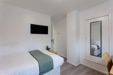 4 bed house, Hermitage Road, City Centre, Loughborough, LE114PA - Image 1