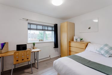 4 bed house, Hermitage Road, City Centre, Loughborough, LE114PA - Image 2