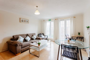 4 bed house, Kingfisher Way, City Centre, Loughborough, LE113NF - Image 2