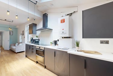 6 bed house, Rusholme Place, Rusholme, Manchester, M145TE - Image 1