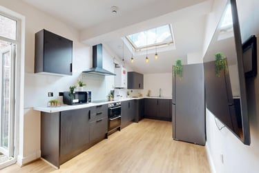 6 bed house, Rusholme Place, Rusholme, Manchester, M145TE - Image 2