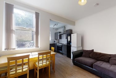 6 bed house, Westbrook Bank, Sharrowvale, Sheffield, S118YJ - Image 2
