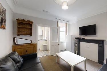 5 bed house, Thompson Road, Sharrowvale, Sheffield, S118RB - Image 2