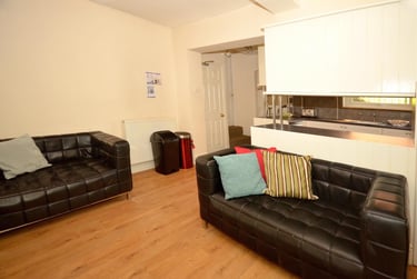 6 bed house, Hanover Square, Broomhall, Devonshire Green, Sheffield, S37UA - Image 1
