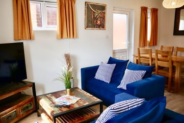 4 bed house, Ashby Crescent, City Centre, Loughborough, LE114ES - Image 1