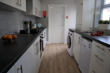 5 bed house, Oxford Street, City Centre, Loughborough, LE115DR - Image 2