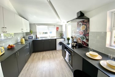 6 bed house, Derby Road, City Centre, Loughborough, LE115AG - Image 2