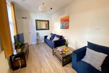 6 bed house, Derby Road, City Centre, Loughborough, LE115AG - Image 1