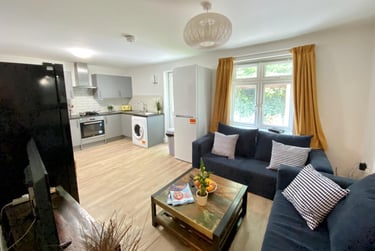 6 bed house, Radmoor Road, City Centre, Loughborough, LE113BP - Image 1