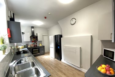 7 bed house, Derby Road, City Centre, Loughborough, LE115AG - Image 2