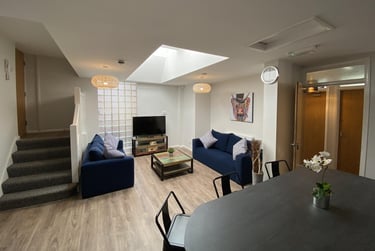 8 bed house, The Rushes, City Centre, Loughborough, LE115BE - Image 1