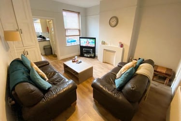 4 bed house, South View Road, Highfield, Sheffield, S71DD - Image 1