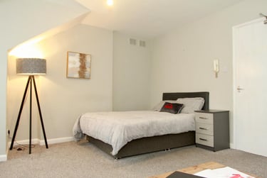 1 bed house, Myrtle Road, Highfields, Leicester, LE21FX - Image 1