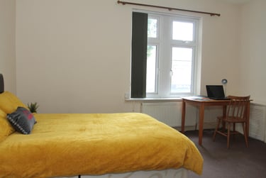 2 bed house, Queens Road, Clarendon Park, Leicester, LE21TT - Image 1