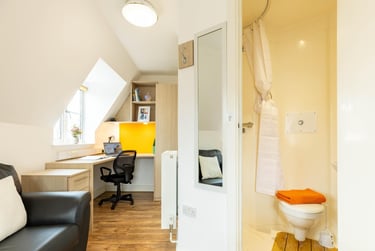 Top Floor Classic Studio at Iron Bridge Studios, Lower North Street, Pennsylvania, Exeter, EX43EU - Image 2