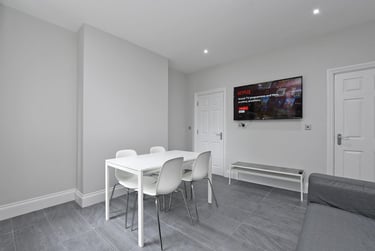 4 bed house, Clough Road, Highfield, Heeley, Sheffield, S14TA - Image 2